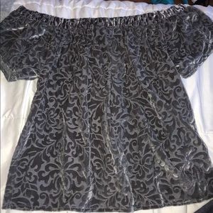 Short sleeve off the shoulder